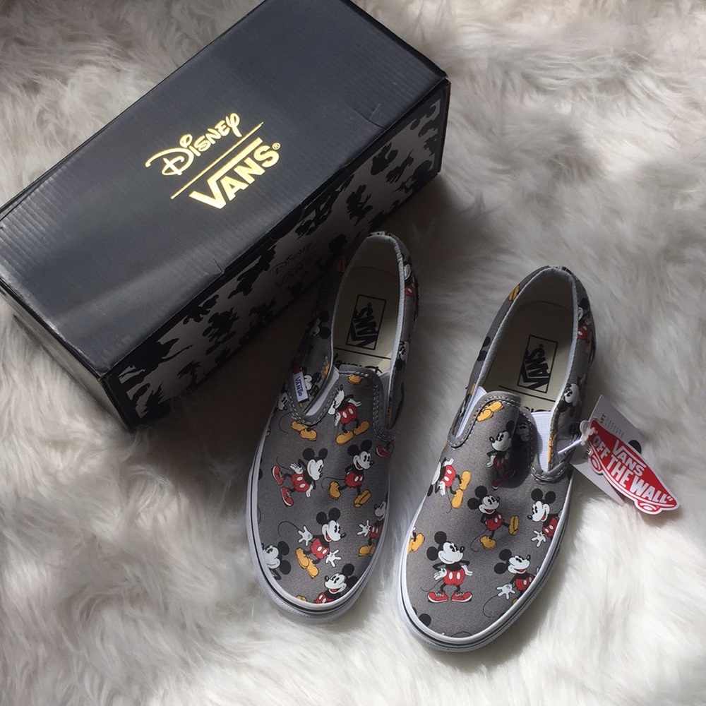 Disney VANS. Men size 7. Women Size 8.5